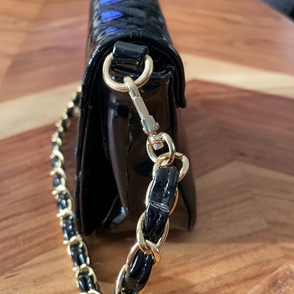 Black patent evening bag with gold accents 🌟 - Picture 6 of 15